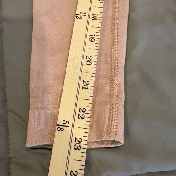 GymShark Leggings Pink Camo Textured Print Size Small - Picture 8 of 11